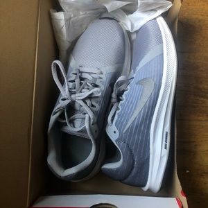 Women’s running sneaker